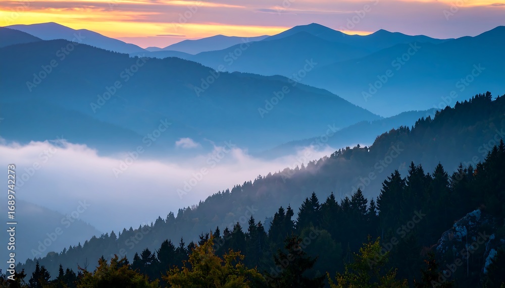 Obraz premium Misty mountain sunrise panorama