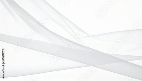 白いベールの抽象美　透き通る布の流れが織りなすミニマル背景