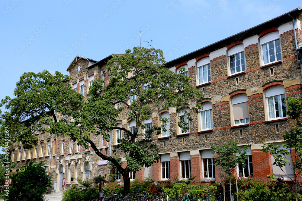 Fototapeta premium Ecole élémentaire publique Jules Ferry à Fontenay-sous-bois