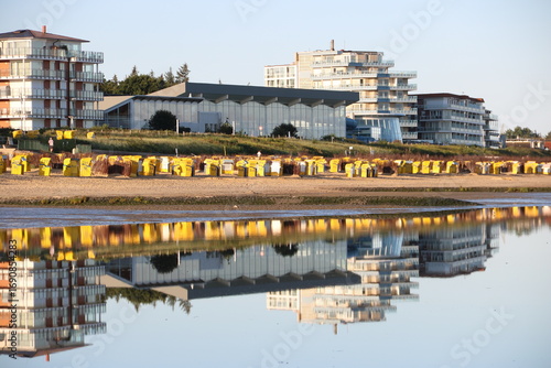 Photos Thalassozentrum ahoi!  Schwimmbad spiegelt sich in Wasser der Nordsee bei ablauf
