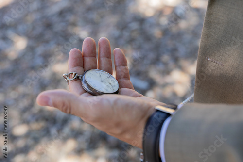 reloj, cronometrar, tiempo, viejo, hora, objeto, bolsillo, cuero, agiotaje, antigüedad, reloj de bolsillo, antique, negro, metal, plata, exactitud, retro, mano, macro, zoom