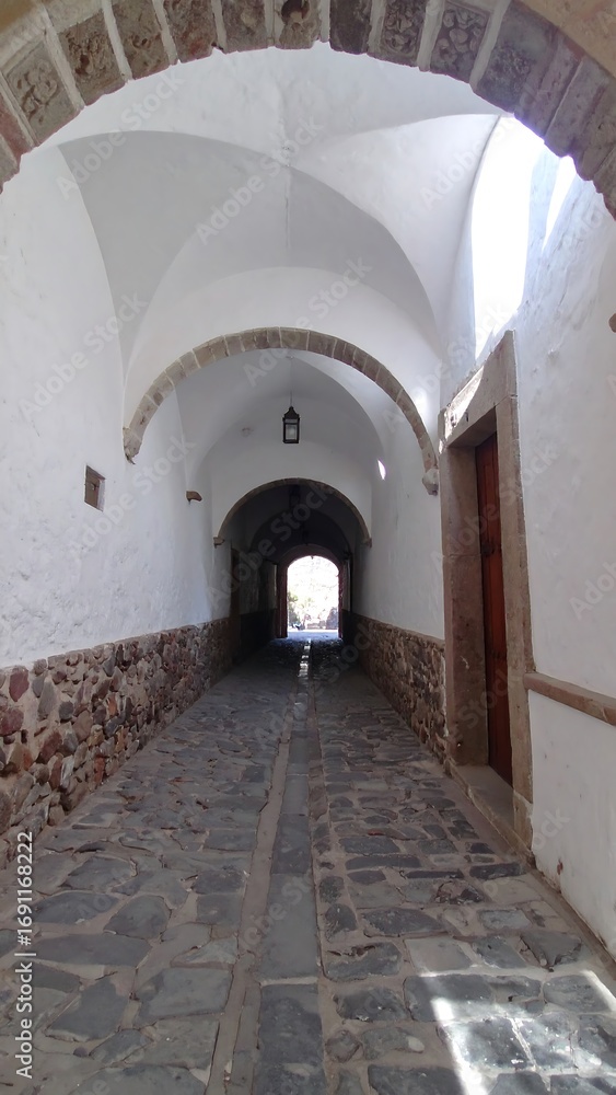 Obraz premium Old stone walkway, arched hallway