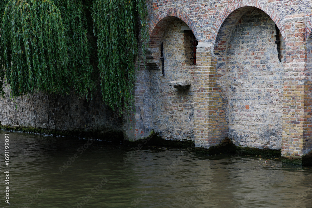 Naklejka premium old stone bridge