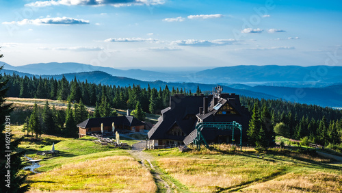 Fototapeta Naklejka Na Ścianę i Meble -  Schronisko na Hali Miziowej 