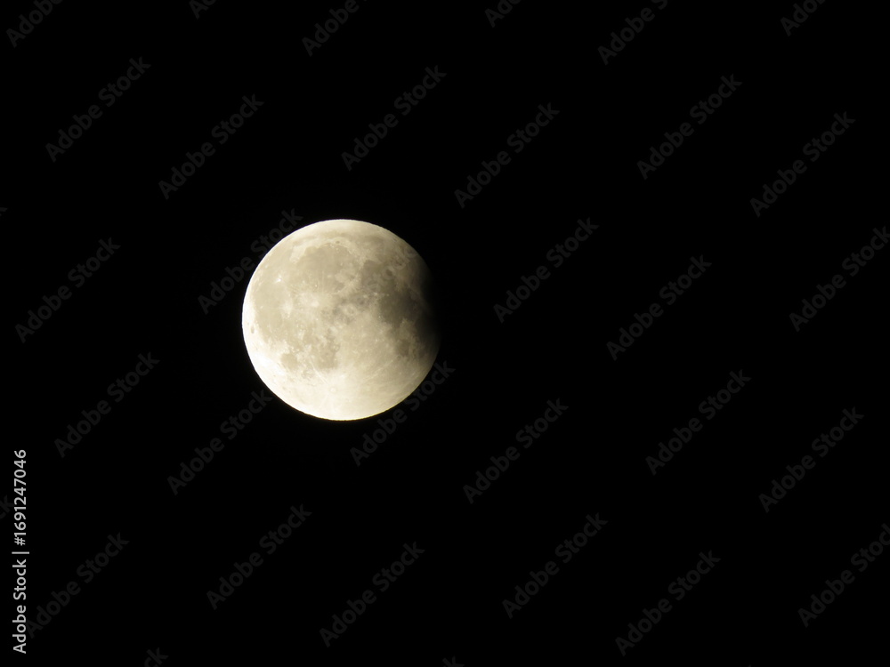Obraz premium full moon during eclipse (7 September 2025)