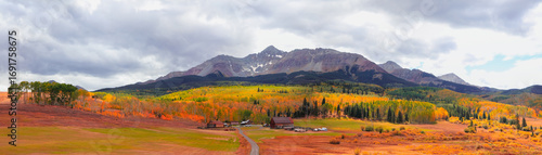 Photography Super panoramic view of Colorado country side in San Juan mountains during autumn time