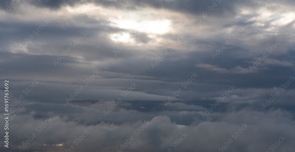 Obraz premium Dramatic sky with layered storm clouds