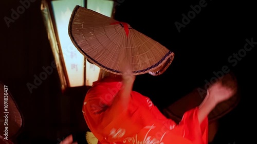 おわら風の盆　八尾八幡社前で踊る下新町の舞台踊り　スローモーション映像　