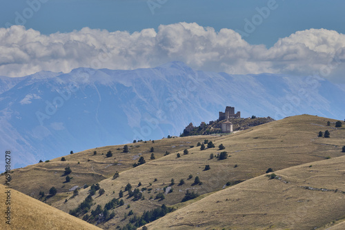 GRAN SASSO: il Castello di Rocca Calascio si Staglia sulla Maiella