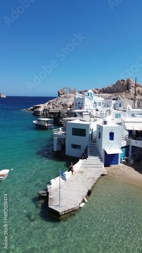 Wallpaper Mural video verticale dell isola di Milos in grecia Torontodigital.ca