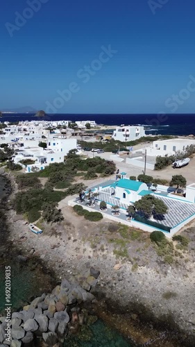 video verticale dell isola di Milos in grecia
