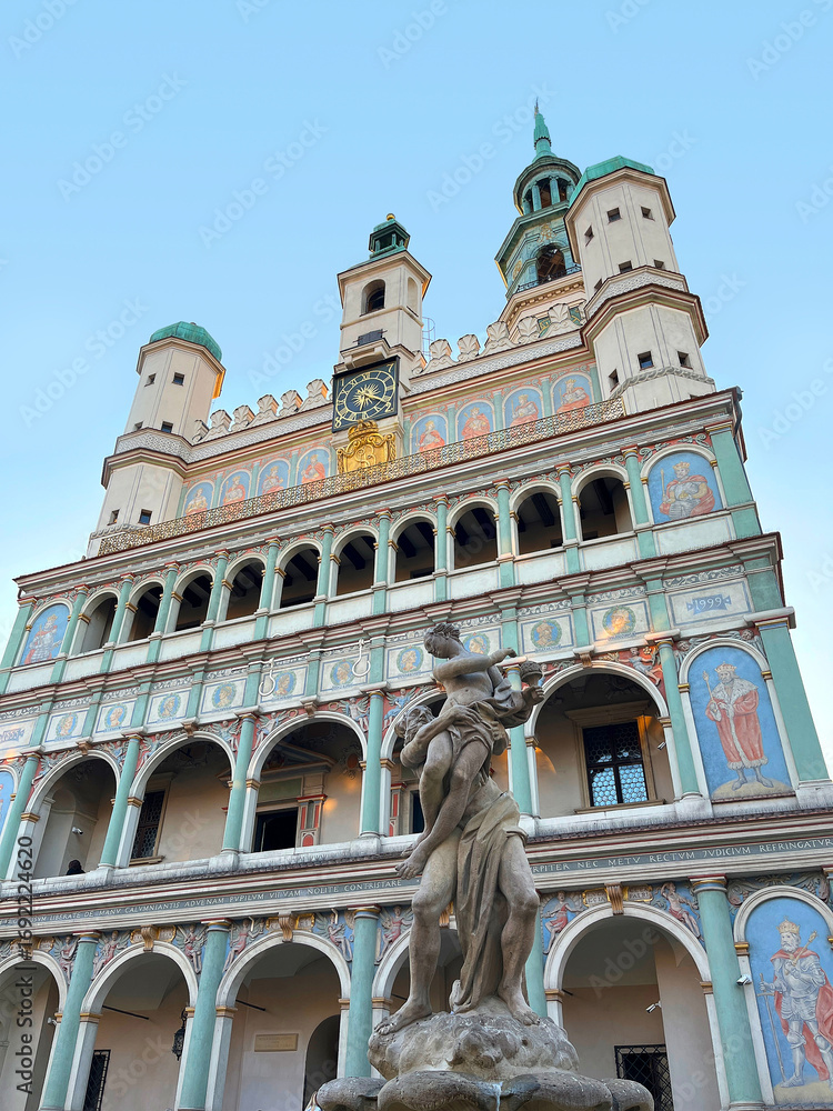 Obraz premium View of the Town Hall building on the main square in the old town of Poznan, Poland. Architecture of the historic city.