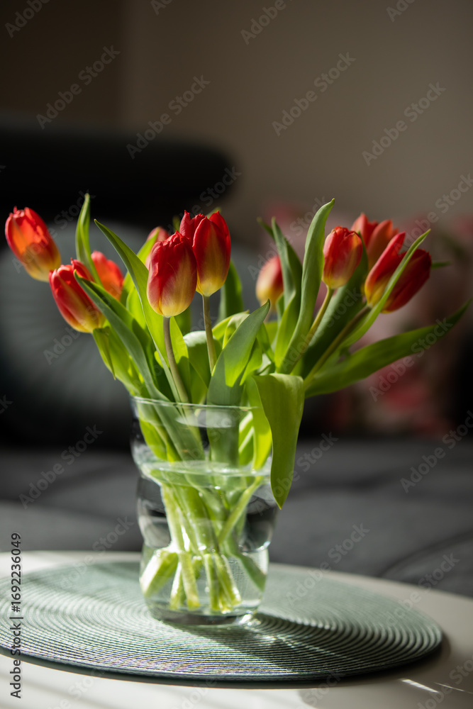 Fototapeta premium Tulipany w wazonie
