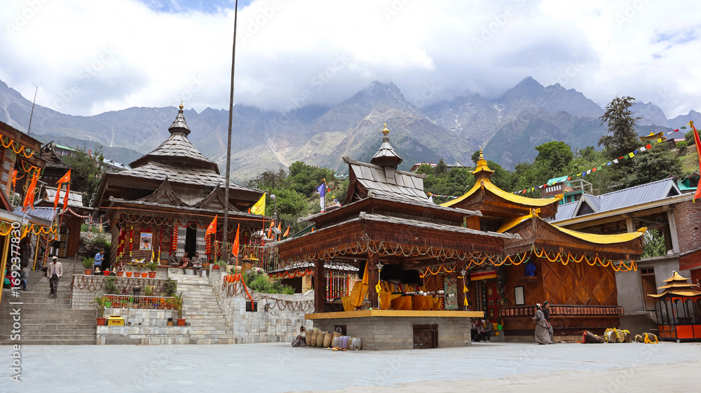 Obraz premium Sceninc View of Shree Bering Nag ji Temple With Mountains in Backdrop, Sangla, Kinnaur, Himachal Pradesh, India.