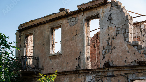 Obraz na plátně ruined street and destroyed houses in Kiev war in Ukraine