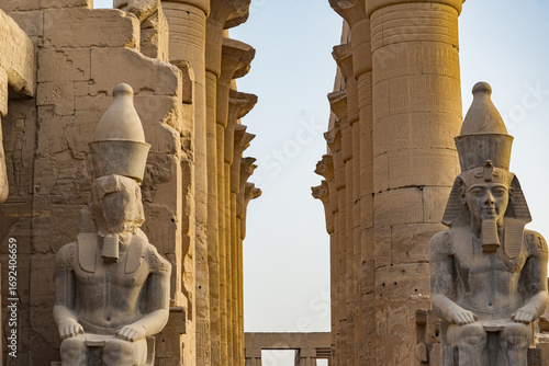 Tableau sur toile The main central corridor of the temple of Luxor, Egypt, dedicated to the god named Amun Ra