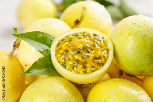 Fresh Golden Passion Fruit from Fujian Guangxi China Tropical Exotic Fruit with Juicy Pulp and Seeds