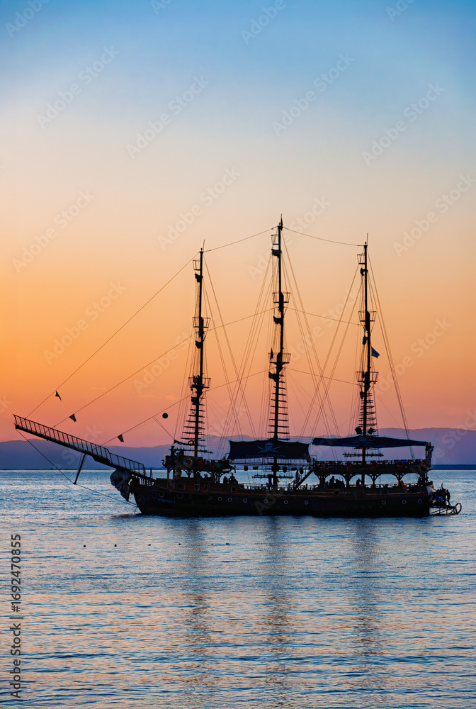 Fototapeta premium Side Pirate Tall Ship