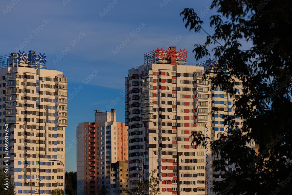 Naklejka premium Cityscape on a sunny day, modern buildings and houses 