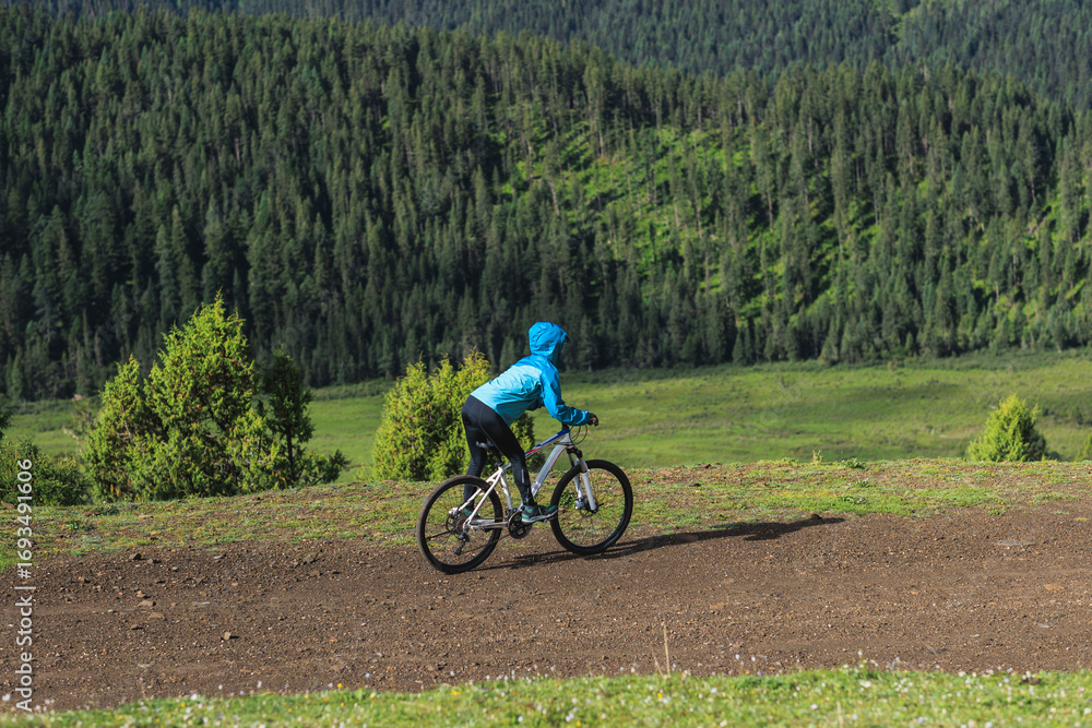 Naklejka premium Riding mountain bike in the beautiful mountains