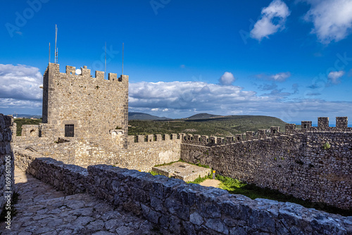 Obraz na plátně Moorish Sesimbra castle with walls and wall walk in Sesimbra, Portugal