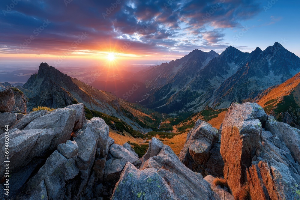 Obraz premium Rocky Mountain Peak at Sunset with Valley View