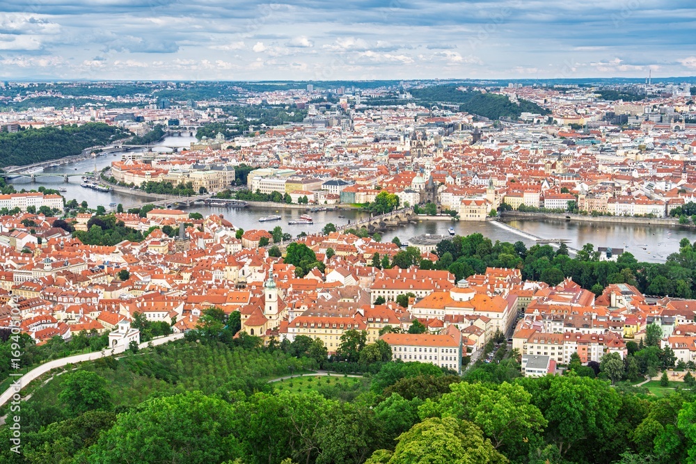 Obraz premium Explore the stunning skyline of Prague, Czech Republic. This image captures the essence of the city s rich architecture and vibrant culture, perfect for travel promotion and tourism.