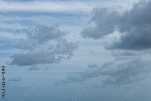 ciel de pluie au nuages gris