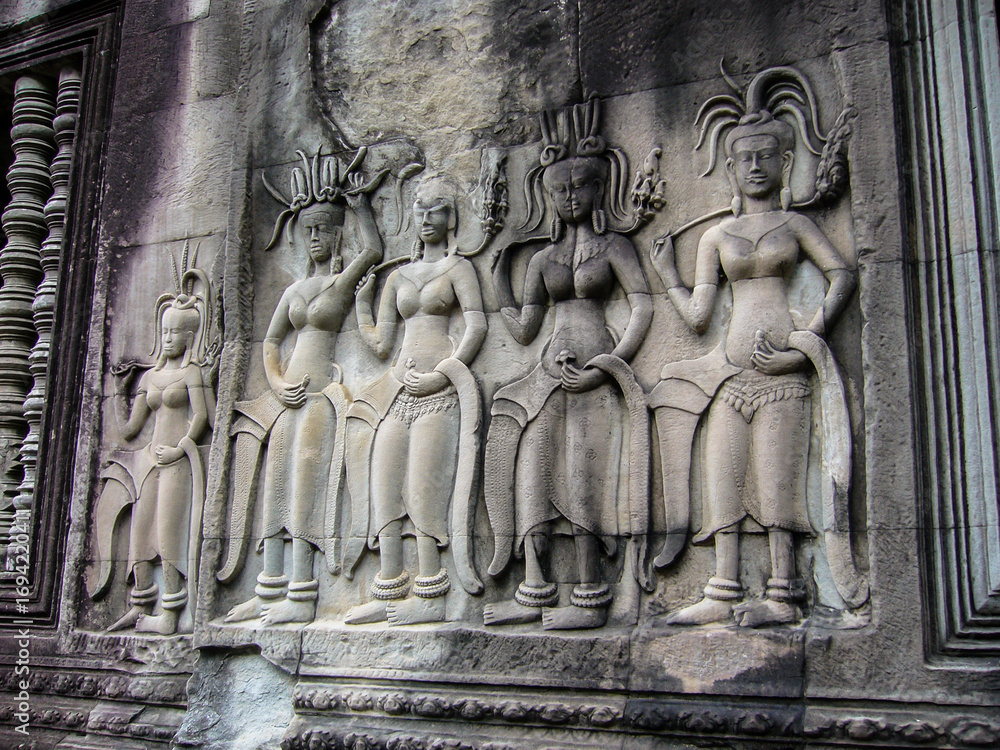Obraz premium Devatas in Angkor Wat temple