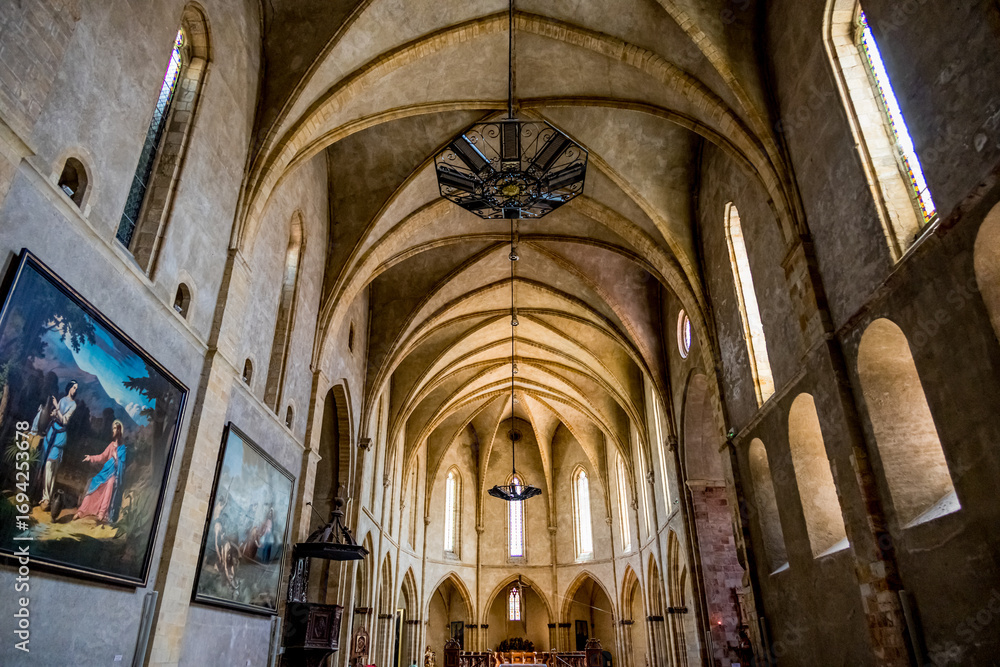 Fototapeta premium Abbatiale Saint-Volusien de Foix dans les Pyrénées en France
