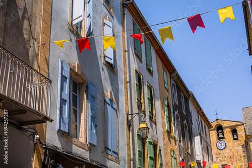 Wallpaper Mural Dans les rues de de Foix dans les Pyrénées en France Torontodigital.ca