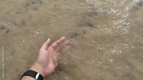 Sand in Hand 