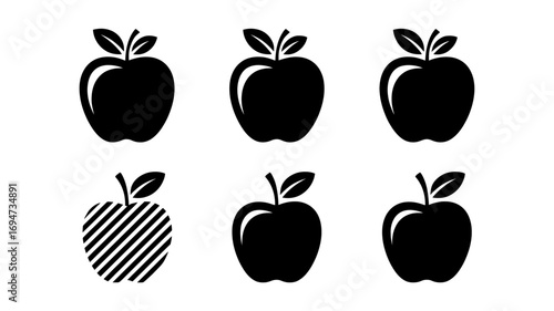 Elegant monochrome vector illustration of an ear of corn with husks, suitable for food, agriculture and design projects.