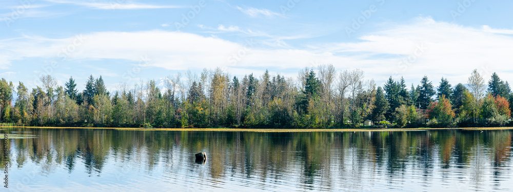 Obraz premium Mill Lake in Abbotsford, BC, Canada