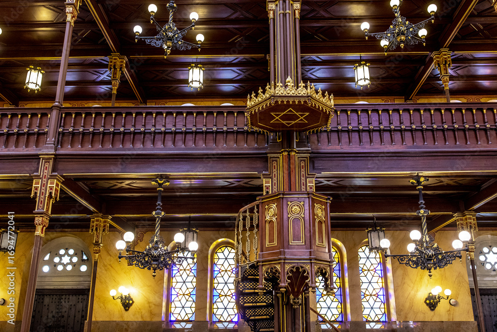Obraz premium Great synagogue of Budapest, Hungary. Pulpit
