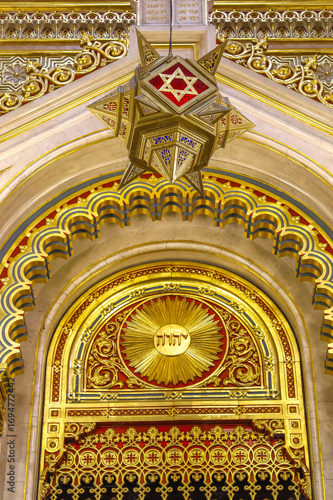 Obraz premium Great synagogue of Budapest, Hungary. Torah ark