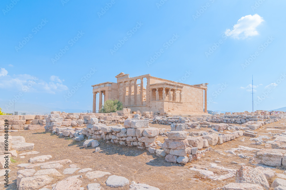 Obraz premium L'Érechthéion, vestiges du site de l'Acropole, à Athènes en Grèce.