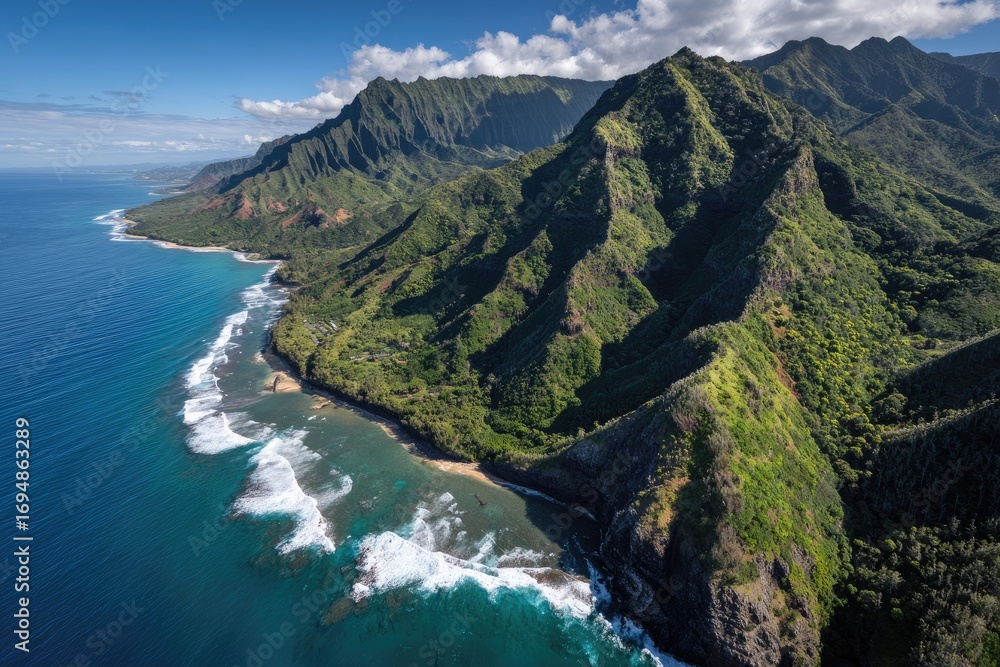 Fototapeta premium Lush Hawaiian coastline with dramatic mountains (1)