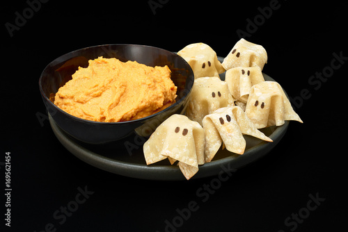 Pumpkin Hummus Wonton Ghosts for Halloween
