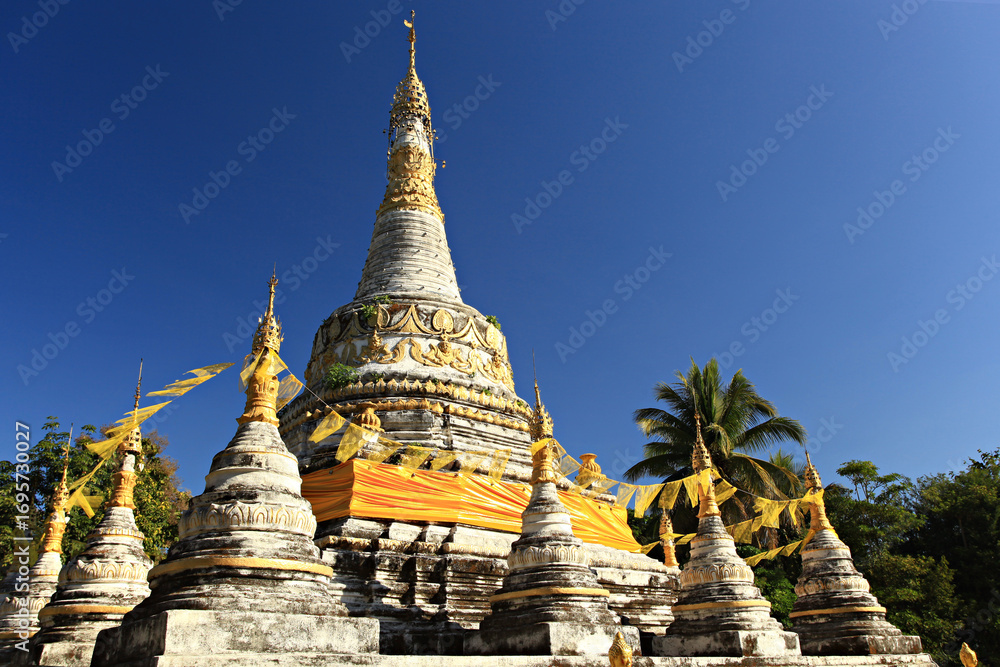Fototapeta premium Scenery of Buddhist temple and white pagoda in Wat Luang (Luang Temple) in Pai District, Mae Hong Son Province, Thailand
