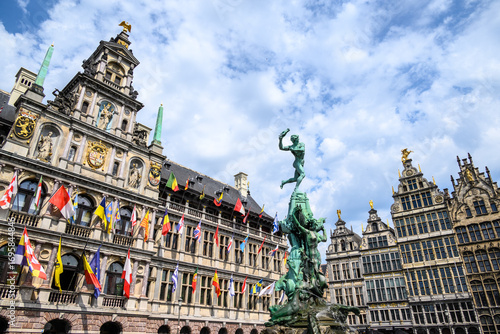 Obraz na płótnie Brabo Fountain sculpture in front of the City Hall in the Grote Markt main squar