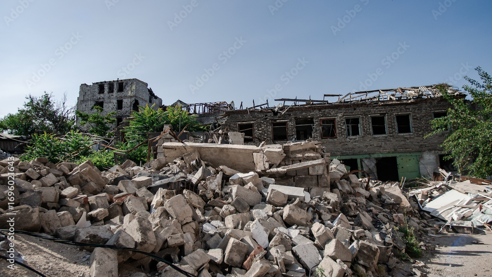 Obraz premium ruined street and destroyed houses the city Kiev war in Ukraine