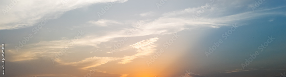 Obraz premium sun rays and clouds