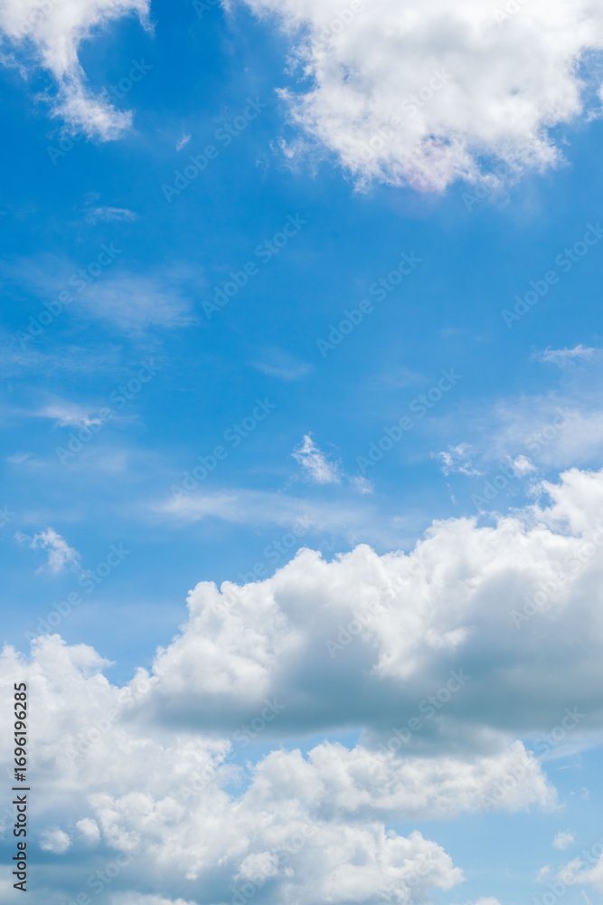 Naklejka premium 秋の空 夏の気配を残す青空と雲29