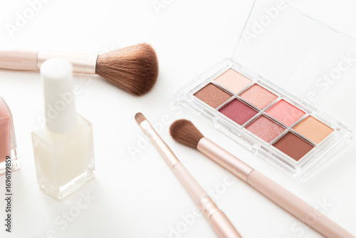 メイク道具　白バック