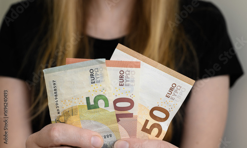 Fotografi paper euro banknotes, cash in circulation, cash payments, personal savings, gend