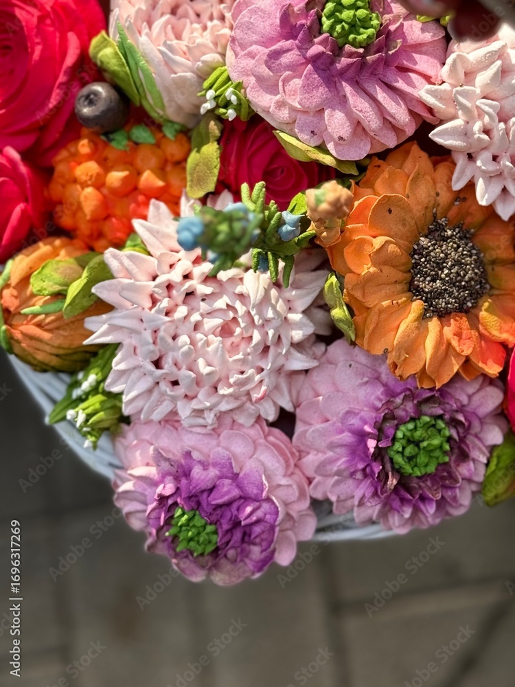 Fototapeta premium marshmallow flowers in a basket 