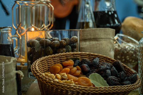 Mesa próspera con frutos secos