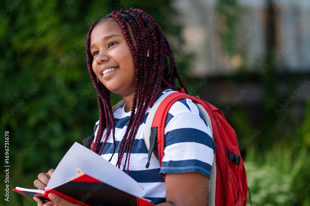 Φωτογραφία Cute smiling girl with dreads standing with a