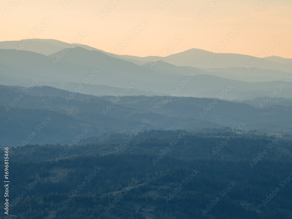 Obraz premium Serene layered mountain landscape at dawn, perfect for travel ads, nature retreats, or eco-friendly tourism campaigns